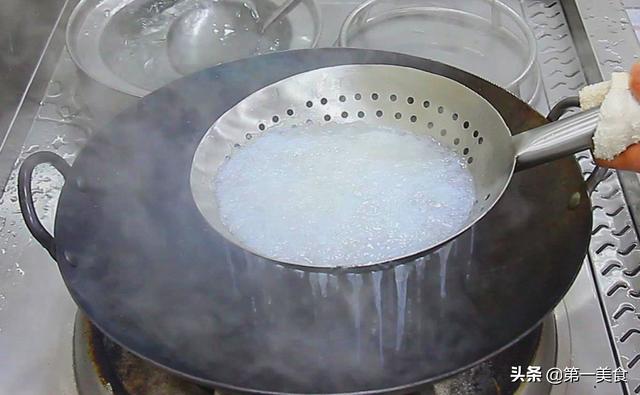 街边7块钱一份的炒米粉，厨师长教你在家做，粉丝不坨块不粘锅