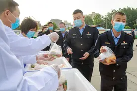漯河550名公交车司机吃上免费早餐！图片
