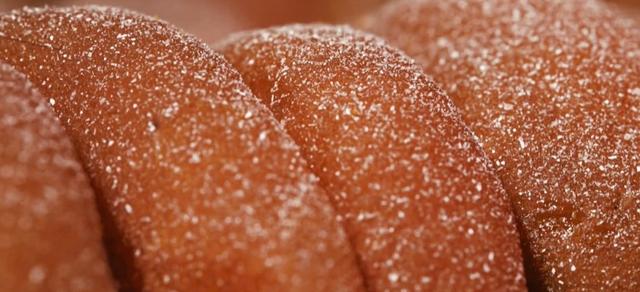 这种水果你吃过吗，绵软能用吸管嘬，其中良品晒干晾制后还有流心