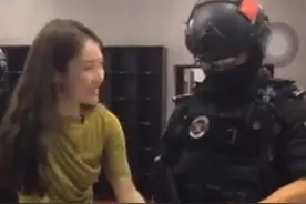 快点温州主持人用枪组装射击训练中（一）图片