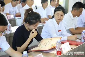 女儿无数次幻想父亲能亲自领这个奖，临沂市第二届最美第一书记颁奖图片