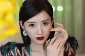 娱乐圈中有三位名叫“晓彤”的明星，你最喜欢的是哪位呢？图片