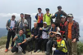 69岁王石8天完成“深圳十峰”打卡！网友：这届年轻人都酸了图片