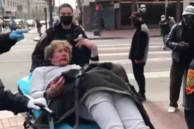 尊严要用拳头换！华裔老太遇挑衅坚决回击一如解放军暴打美军精兵图片
