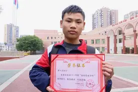 少年强！刘万杰：我的左手一样能挥起乒乓球拍图片