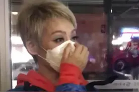 太感动！48岁宁静罕见哽咽流泪，粉丝合唱《孝庄秘史》惹怀念图片