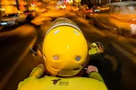 为什么年轻人宁愿送外卖，也不愿去工厂上班了？图片