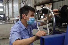 郫都工匠￨一线钳工周俊锋：毫厘之间苦钻研 精益求精铸匠心图片