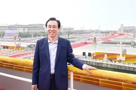 马云任正非都不在，这两位外籍富豪却受邀上城楼，他们是谁？图片