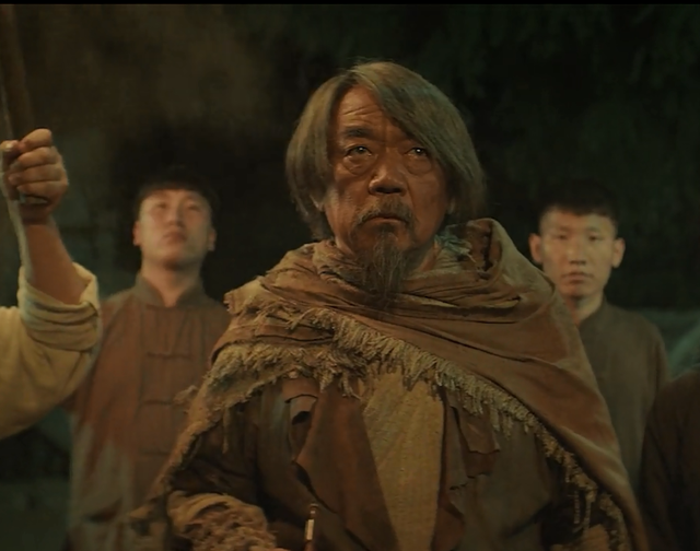 上线1天就破纪录，这片凭什么能被捧为：2021年第一国产惊悚片？