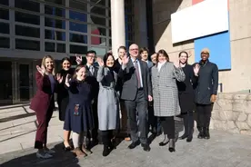 美国签证已经恢复了，2022年去美国教汉语中文，是一个很好的机会图片