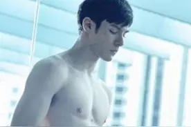 混血男星很多，但他却是娱乐圈唯一一位八国混血！帅得令人叹服图片