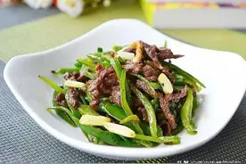 #春季健康大作战#【​​4道美味的补铁家常菜，一学就会—柿子椒炒牛肉】图片