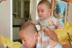 82岁钢琴家刘诗昆，与7个月女儿过父亲节，网友：可以做太爷爷了图片