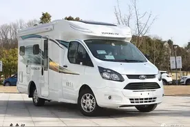 想要轻奢旅行，寻回最本真的自己！来看看这款宇通C520房车吧图片