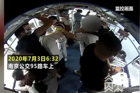 画面极度舒适！高中女生霸气制服公交“咸猪手”图片