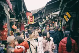 640年历史的青岩古镇，是贵阳人周末好去处，卤猪蹄子闻名全国图片