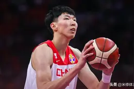 周琦悼念科比却被唾弃！球迷诅咒：真希望飞机上的人是你图片