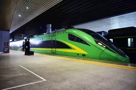 10月11日起 呼和浩特至西安增开“绿巨人”动车图片