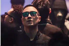 汪峰：没有人在乎你图片