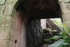 重庆武隆清朝修的山寨，四户人种菜种苞米，自给自足，清净安逸图片