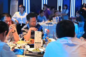 壶掌门｜酒局怕尴尬？盘点喝酒适合聊的三大话题图片