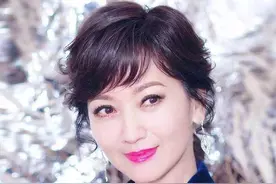 为变赵雅芝样貌，六旬大妈花二百万整容，前后对比图让人笑喷图片