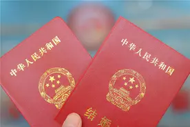 江苏20岁女孩嫁38岁丈夫，当18岁儿子的后妈：长达5年的荒诞婚姻图片