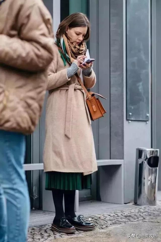 今秋的“百褶裙”有多时髦？玩转百褶裙穿搭，只需掌握这些知识点