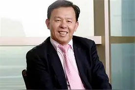 他靠卖豆腐为生，父亲告诉他咱家在深圳有片荒地如今他身价200亿图片