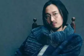 母亲和挚友相继离世，“失业”11月的王传君，穷到卡里只剩100万图片