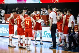 男篮内部热身赛-中国79-79险平菲律宾 刘传兴终场前压哨补篮救主图片