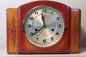 如何修复报废的机械钟表图片