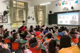OMO教育模式深入安岳，七校、八班、十六师，双师课堂进行时图片