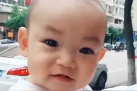 妈妈给宝宝断奶“消失”一周，宝宝见到妈妈，十几秒出现多种表情图片
