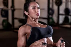 中国首位阿诺德赛健美冠军，择偶标准惹众怒：中国男人配不上我图片