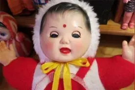 5岁女儿被布偶娃娃吓哭，说“总被盯着看”，网友：大人看了也怕图片