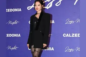 辛芷蕾玩下衣失踪，149元黑丝穿出高级感，网友：比杨幂穿得好看图片