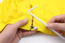 拉链头坏了，别花钱去裁缝店，一根吸管就能轻松修复，方法太棒了视频封面