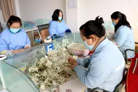 大理·人物丨公交点钞员：岗位在，热爱就在图片