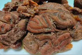立秋后开始贴秋膘了，婆婆秘制的五香卤牛肉，凉菜拌面都好吃图片