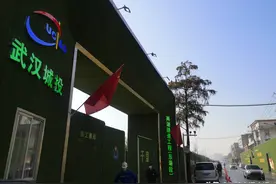 “绿色生态围挡扮靓东湖”  记者探访武汉两湖隧道项目图片