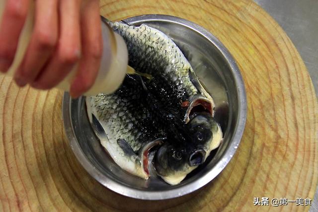 花胶鲫鱼汤 2025年花胶鲫鱼汤的做法