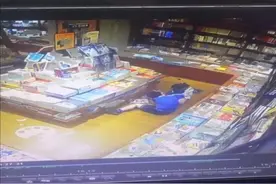 上海10岁男孩在书店对5岁女孩动手动脚，父母的态度让人心寒图片