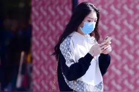 夏天穿着一款短裤，搭配出时尚，还要性感，透出个性图片