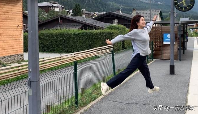 近日,韩国著名女演员李泰兰在自己的instagram与网友分享她到海外旅行
