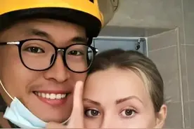 外卖员爱情故事：送外卖认识26岁俄罗斯女孩，最后成了我女友图片