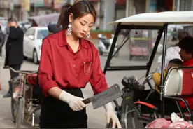 河南“猪肉西施”：半小时卖完1头猪，顾客上门先问有没有对象？图片