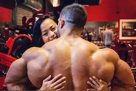 身高167cm能拥有多强的背？健美大佬告诉你：女友抱不过来图片