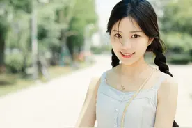女生这样制造暧昧，就是迫不及待了图片